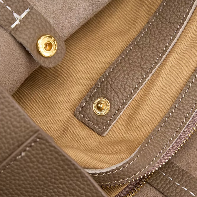 The Luna-Noire Leather Tote